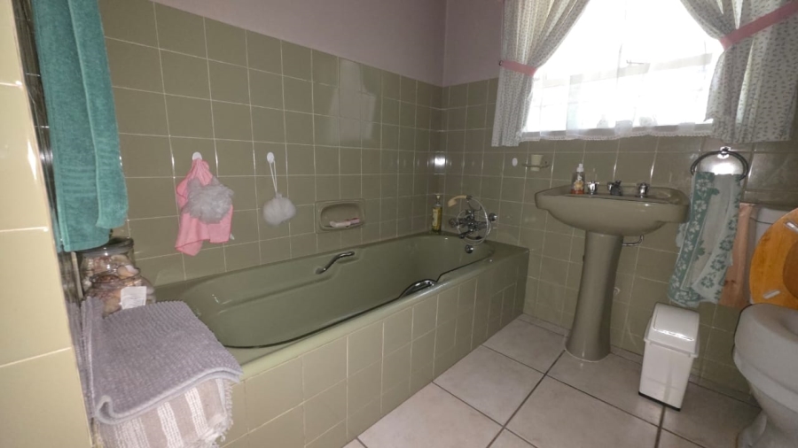 3 Bedroom Property for Sale in Hartbeesfontein North West